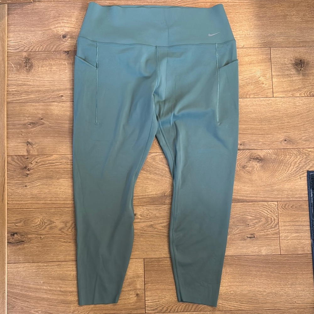 Nike Dri-Fit universa Green High-Waisted Leggings